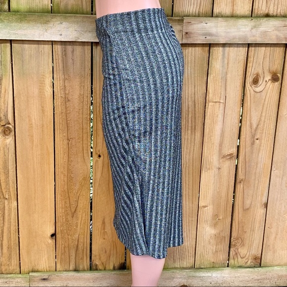 Torrid Glitter Ribbed Knit Pencil Skirt EUC - Picture 7 of 9
